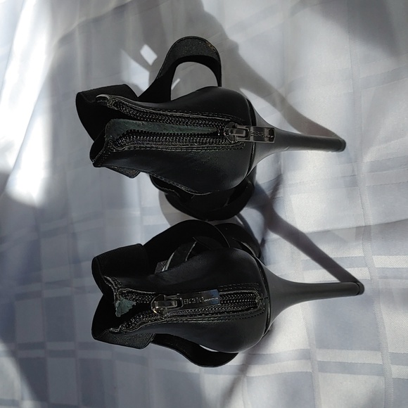 BCBG Generation Black Stilettos Size 5.5 - Picture 3 of 9